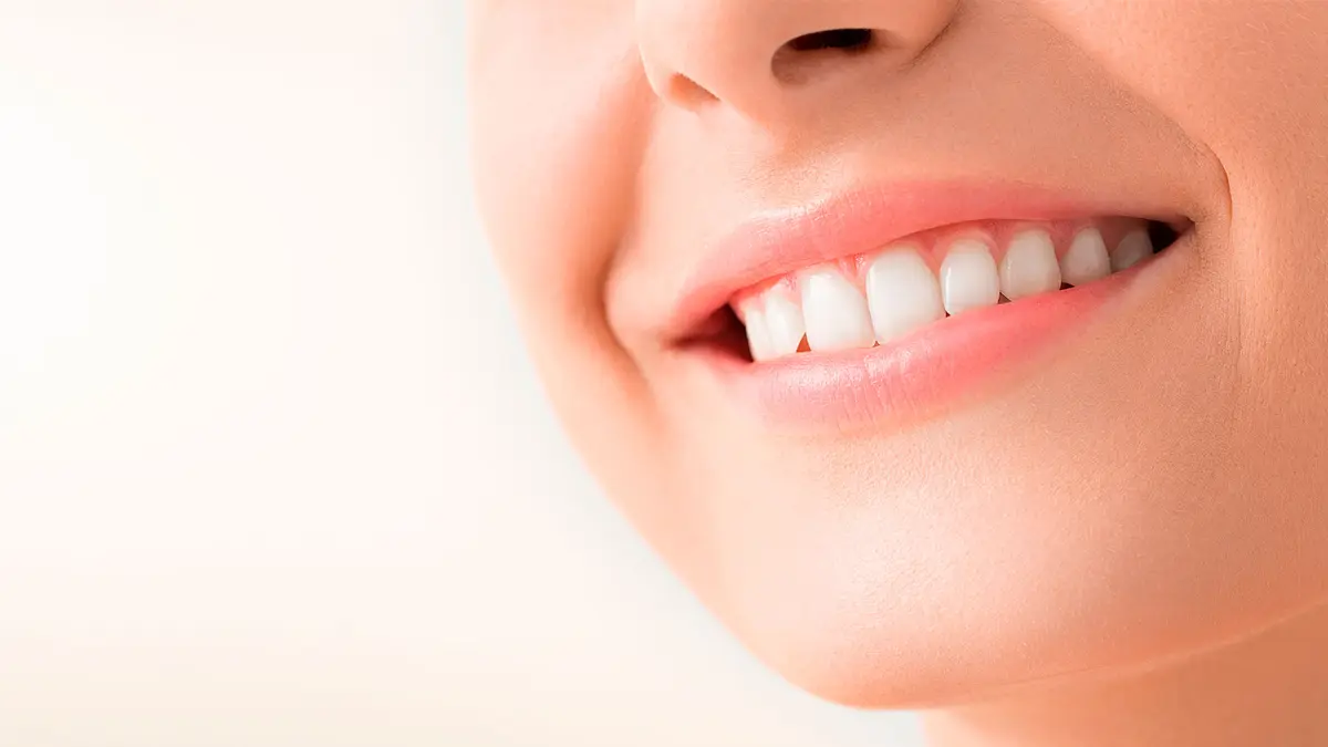 Una revisión con el espejo dental, vista de cerca